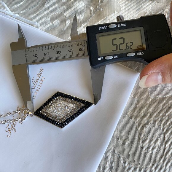 Butler Stunning Diamond Shape Crystal Necklace NWT - Picture 5 of 8